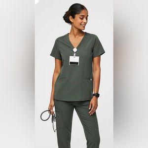 3 pocket scrub top